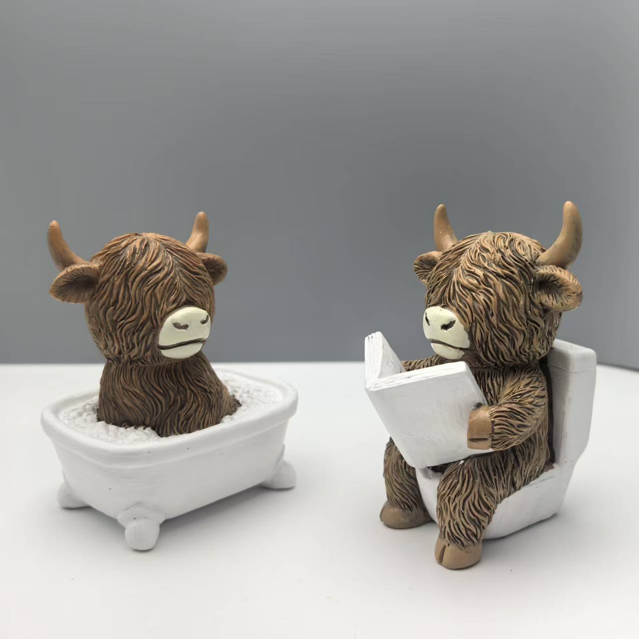 Home Of The Year Bathroom - Simpatiche figurine in resina di mucca