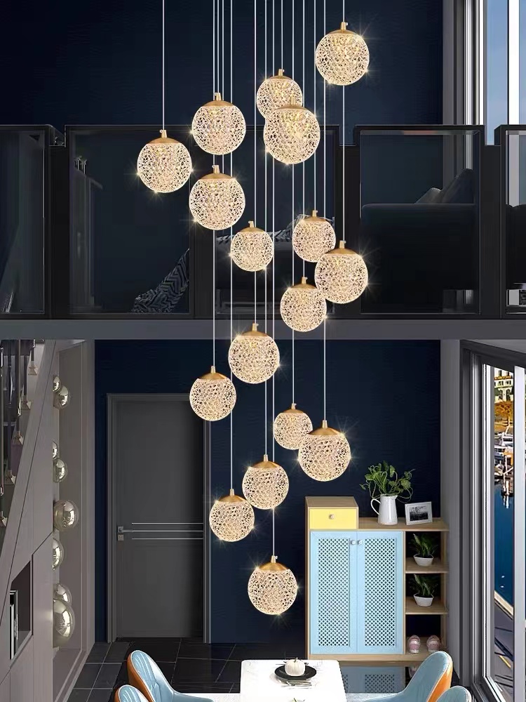 Home Of The Year Bathroom - Scala a LED Lampadario lungo Soggiorno